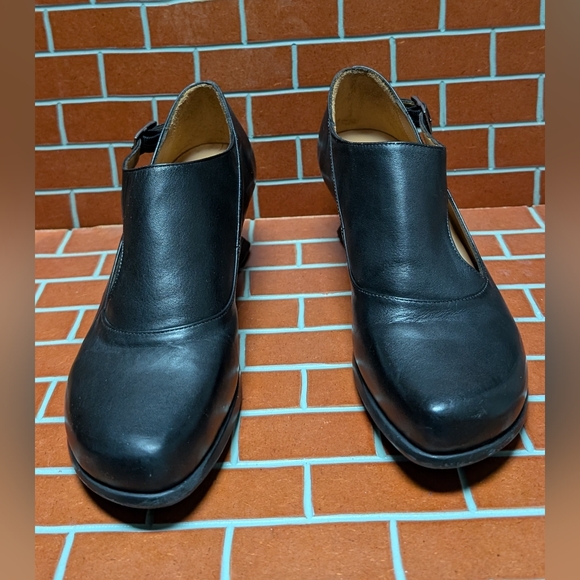 John Fluevog "Gracias" side-buckle shoes with cutouts Excellent/ Pre-loved - Picture 11 of 14